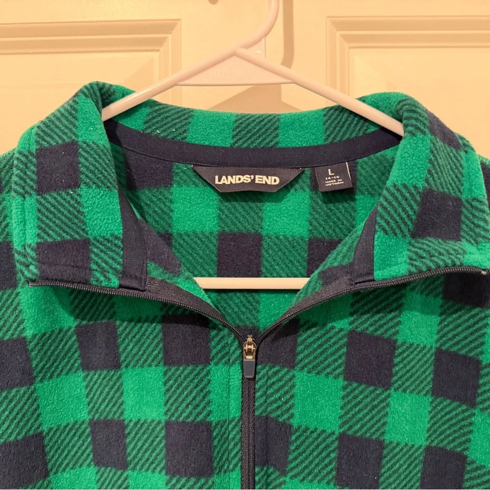 Lands’ End green and blue in a Vintage pullover. - Picture 6 of 8